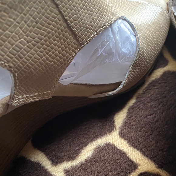 AEROSOLES Leather Honey Blossom Bone Snake Print Wedges - Picture 13 of 15